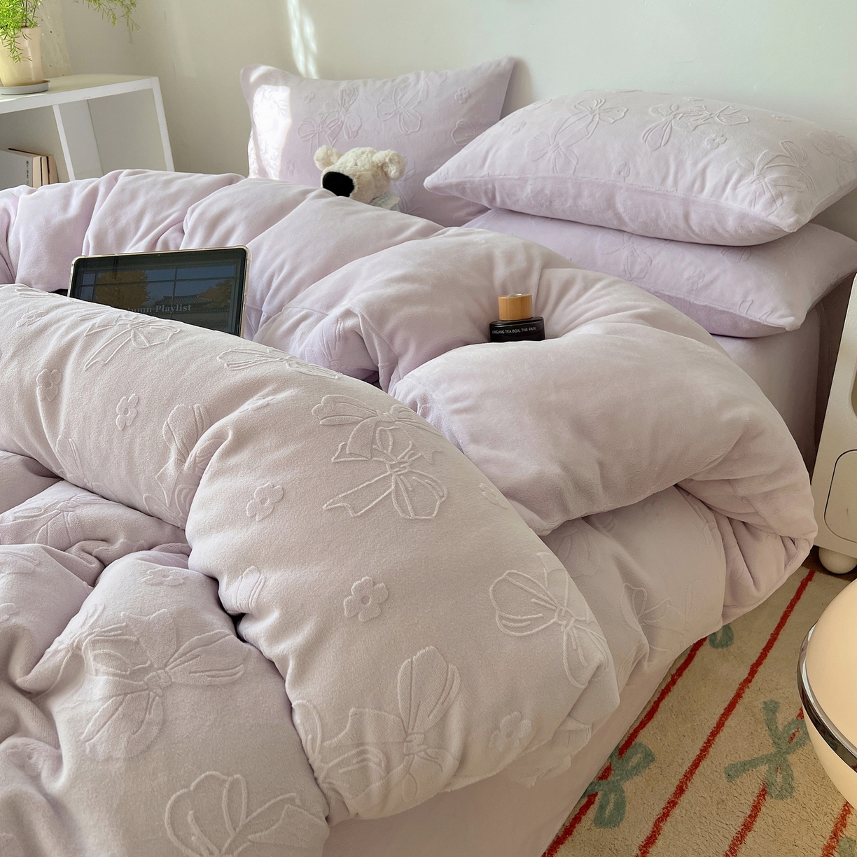 91家纺网 家纺一手货源 找家纺 六巷胡同 2025新款INS博主风蝴蝶结心语立体雕花A类牛奶绒四件套 （会员减5元） 蝴蝶结心语-紫