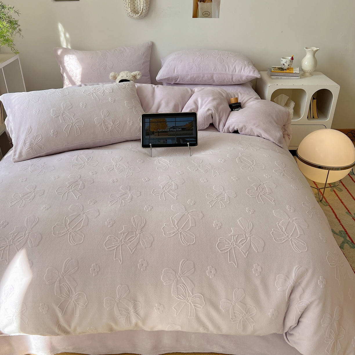 91家纺网 家纺一手货源 找家纺 六巷胡同 2025新款INS博主风蝴蝶结心语立体雕花A类牛奶绒四件套 （会员减5元） 蝴蝶结心语-紫