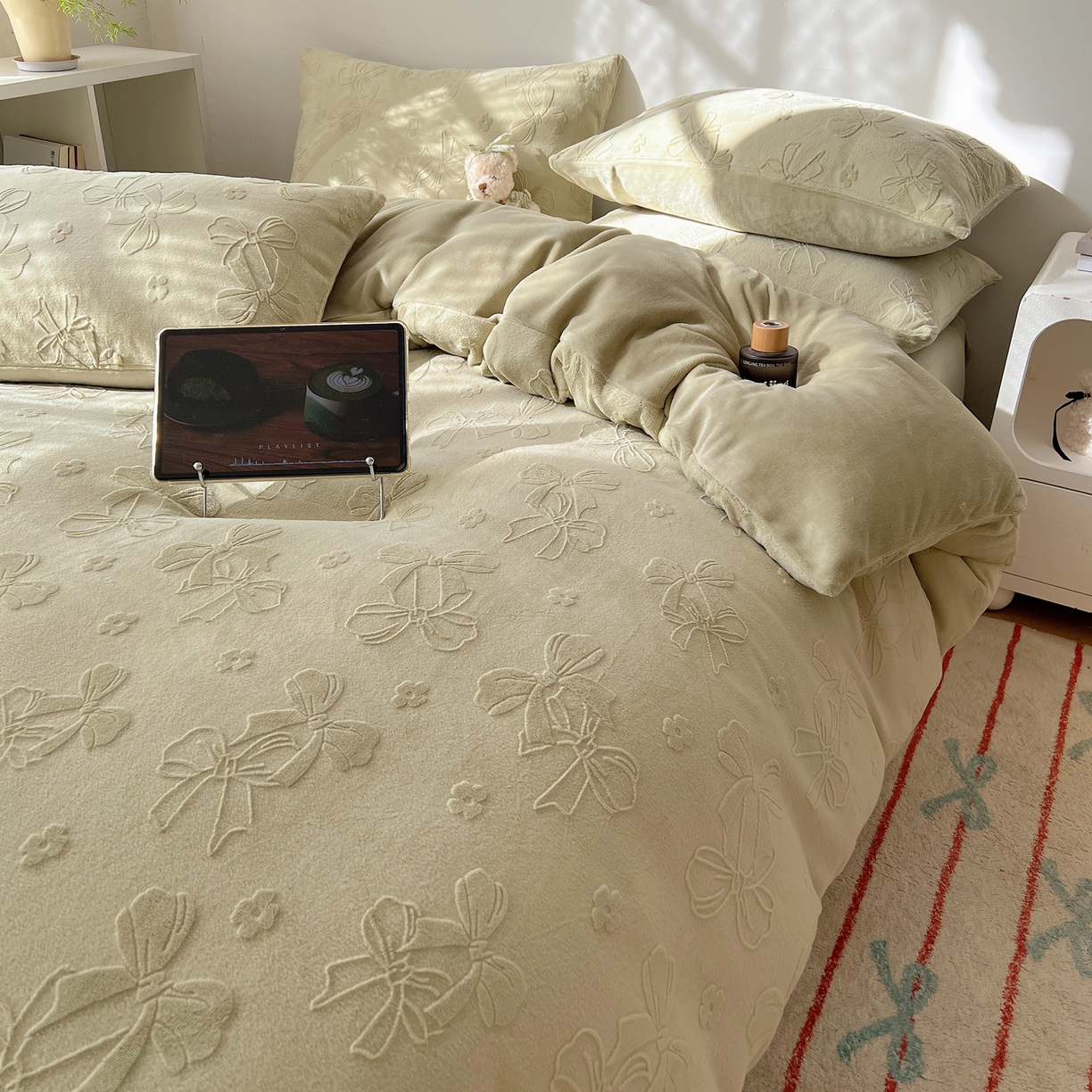 91家纺网 家纺一手货源 找家纺 六巷胡同 2025新款INS博主风蝴蝶结心语立体雕花A类牛奶绒四件套 （会员减5元） 蝴蝶结心语-绿