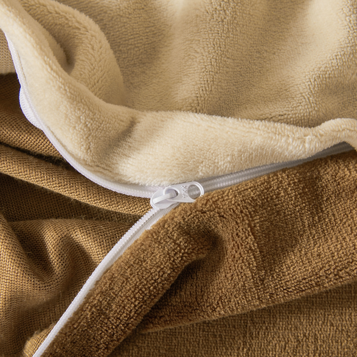 91家纺网 家纺一手货源 找家纺 尚品本色 2025新款牛奶绒绣花四件套 杏仁色+可可色