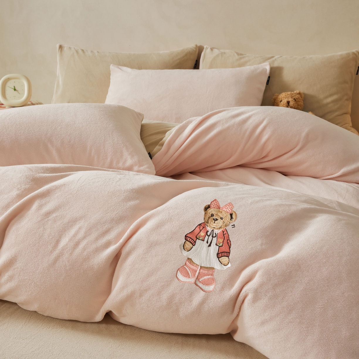 91家纺网 家纺一手货源 找家纺 （总）尚品本色 2025新款牛奶绒绣花四件套