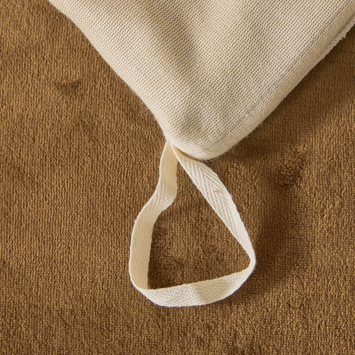 91家纺网 家纺一手货源 找家纺 尚品本色 2025新款牛奶绒绣花四件套 杏仁色+可可色