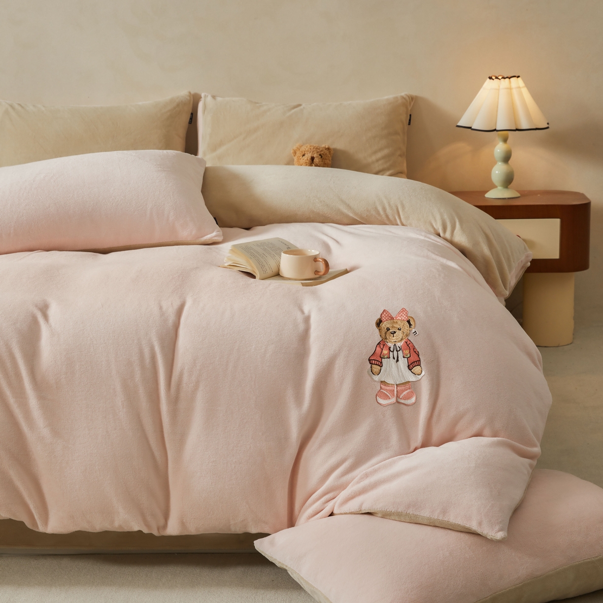 91家纺网 家纺一手货源 找家纺 （总）泰迪爱兰Teddy ISLAND 2025新款牛奶绒绣花四件套