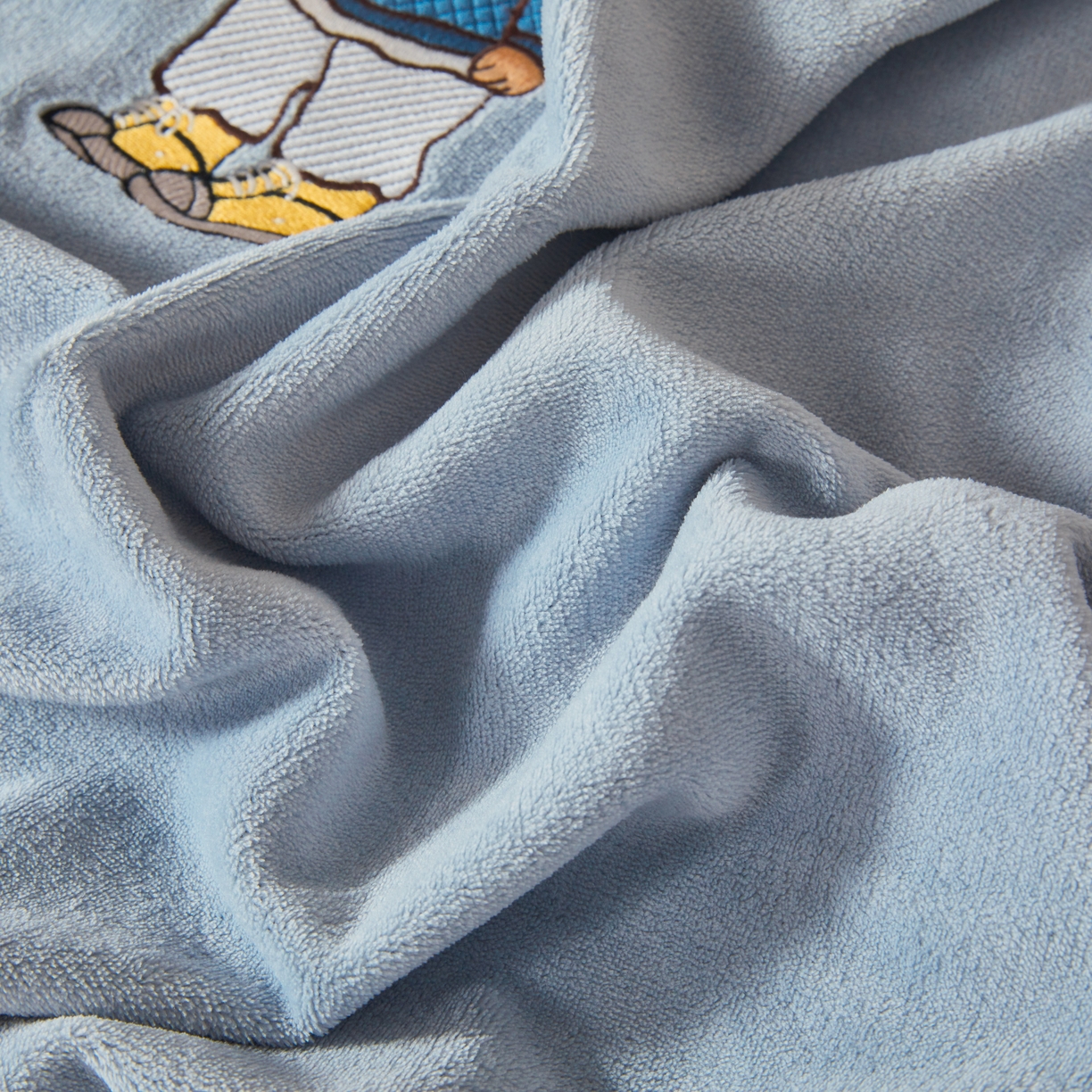 91家纺网 家纺一手货源 找家纺 泰迪爱兰Teddy ISLAND 2025新款牛奶绒绣花四件套 雾霾灰+神秘灰