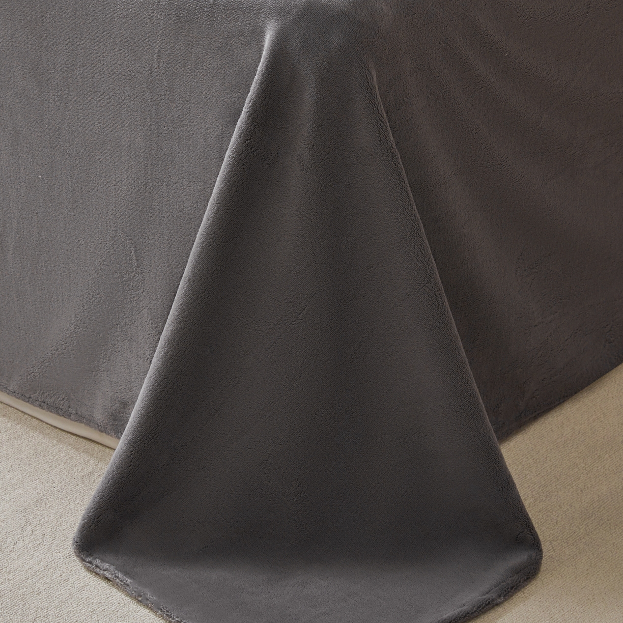 91家纺网 家纺一手货源 找家纺 泰迪爱兰Teddy ISLAND 2025新款牛奶绒绣花四件套 杏仁色+神秘灰