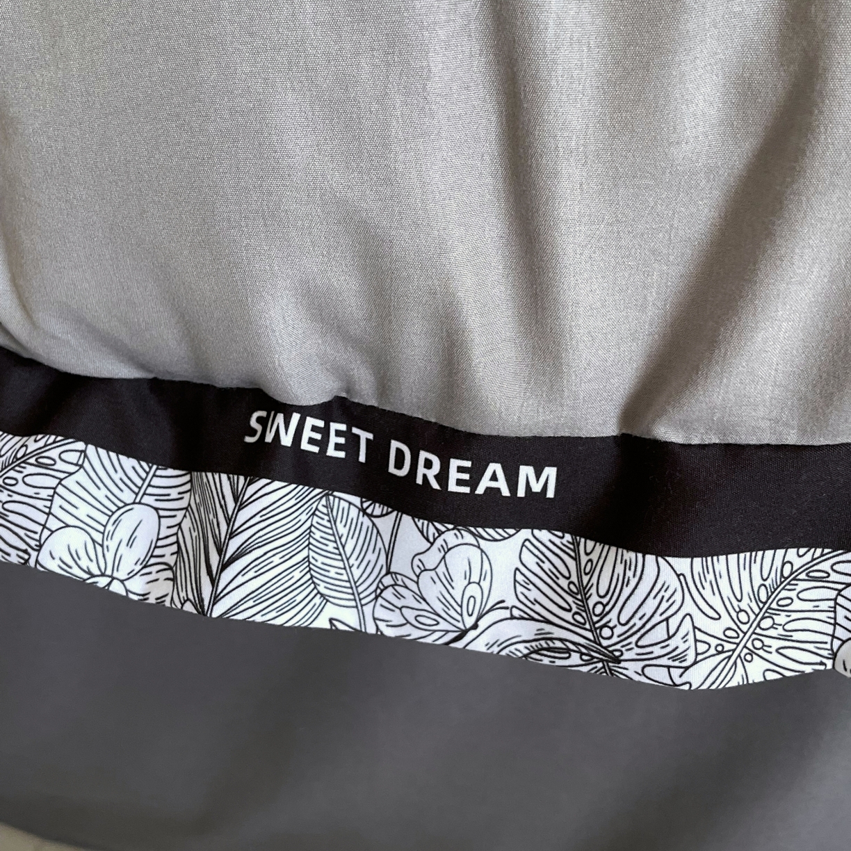 91家纺网 家纺一手货源 找家纺 大麦乐田 2025新款法式轻奢碳素刺绣磨毛四件套-北欧风情 北欧风情 绅士灰