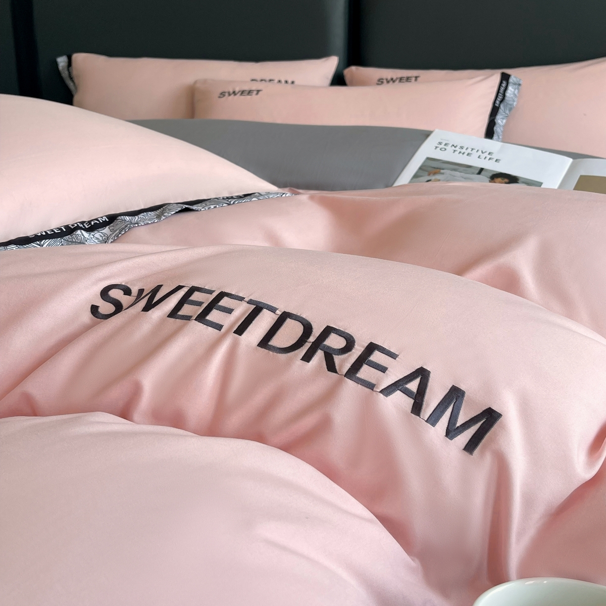 91家纺网 家纺一手货源 找家纺 大麦乐田 2025新款法式轻奢碳素刺绣磨毛四件套-北欧风情 北欧风情 香粉玉