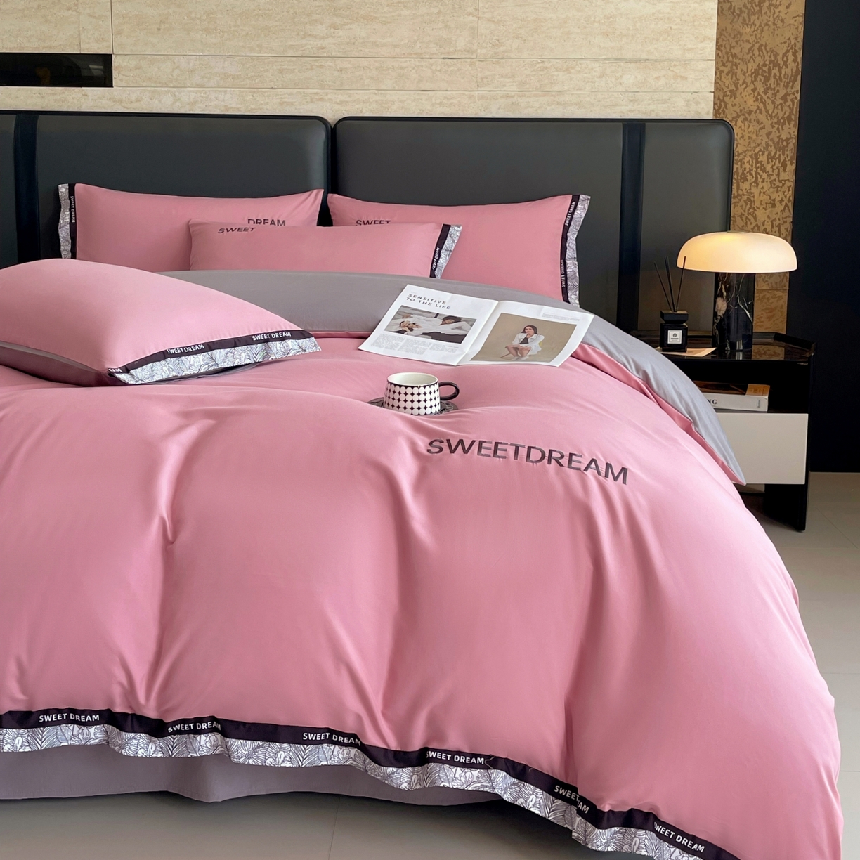 91家纺网 家纺一手货源 找家纺 大麦乐田 2025新款法式轻奢碳素刺绣磨毛四件套-北欧风情 北欧风情 红粉