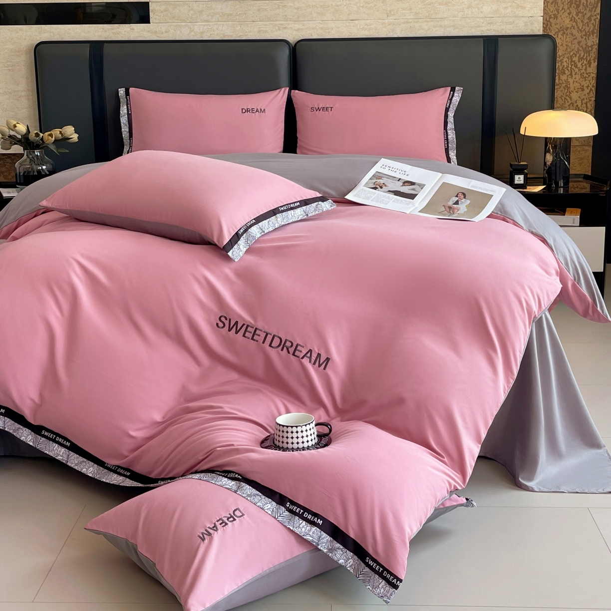 91家纺网 家纺一手货源 找家纺 大麦乐田 2025新款法式轻奢碳素刺绣磨毛四件套-北欧风情 北欧风情 红粉