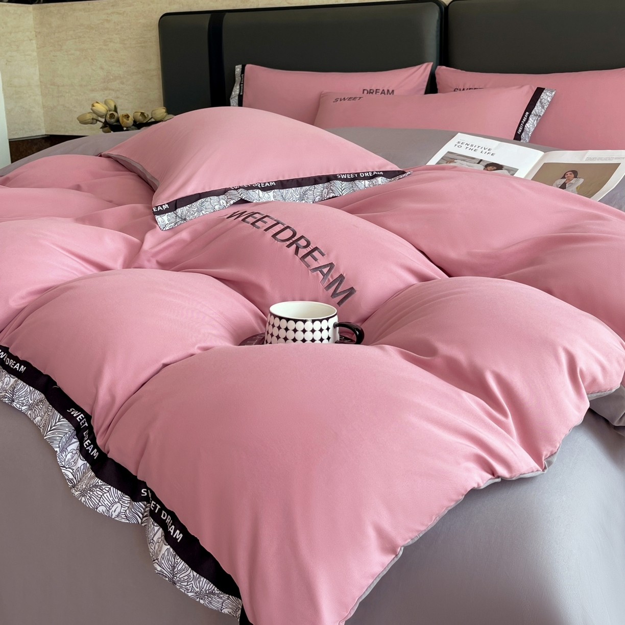 91家纺网 家纺一手货源 找家纺 大麦乐田 2025新款法式轻奢碳素刺绣磨毛四件套-北欧风情 北欧风情 红粉