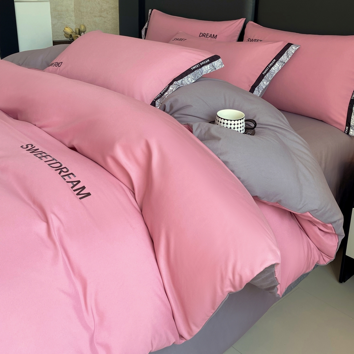 91家纺网 家纺一手货源 找家纺 大麦乐田 2025新款法式轻奢碳素刺绣磨毛四件套-北欧风情 北欧风情 红粉