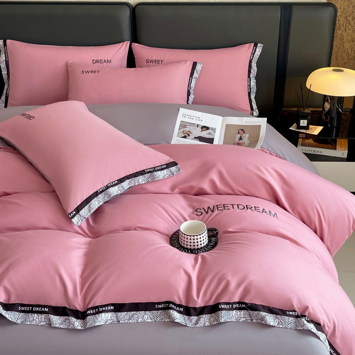 91家纺网 家纺一手货源 找家纺 大麦乐田 2025新款法式轻奢碳素刺绣磨毛四件套-北欧风情 北欧风情 红粉