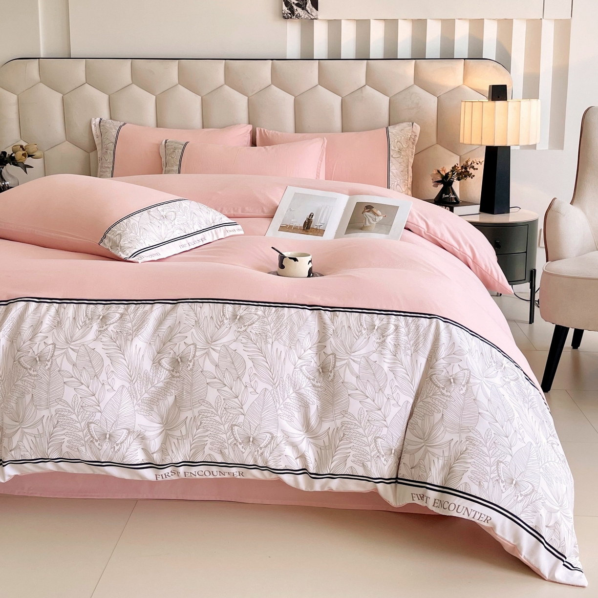 91家纺网 家纺一手货源 找家纺 大麦乐田 2025新款法式轻奢碳素磨毛四件套-卡琳娜系列 卡琳娜 粉玉