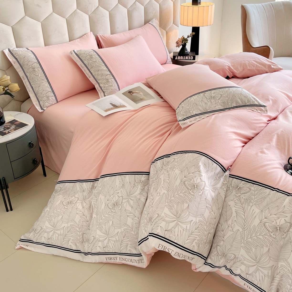 91家纺网 家纺一手货源 找家纺 大麦乐田 2025新款法式轻奢碳素磨毛四件套-卡琳娜系列 卡琳娜 粉玉