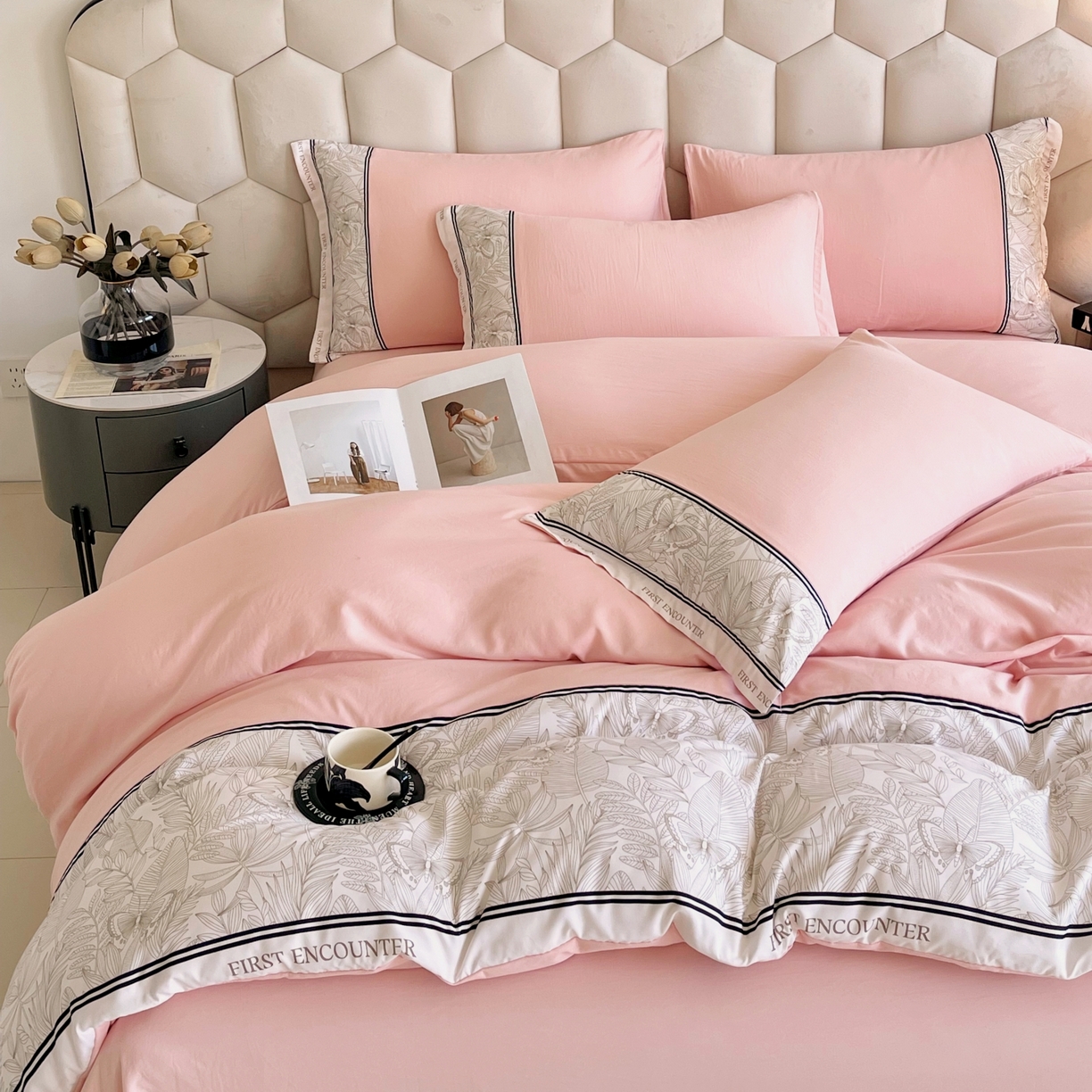 91家纺网 家纺一手货源 找家纺 大麦乐田 2025新款法式轻奢碳素磨毛四件套-卡琳娜系列 卡琳娜 粉玉