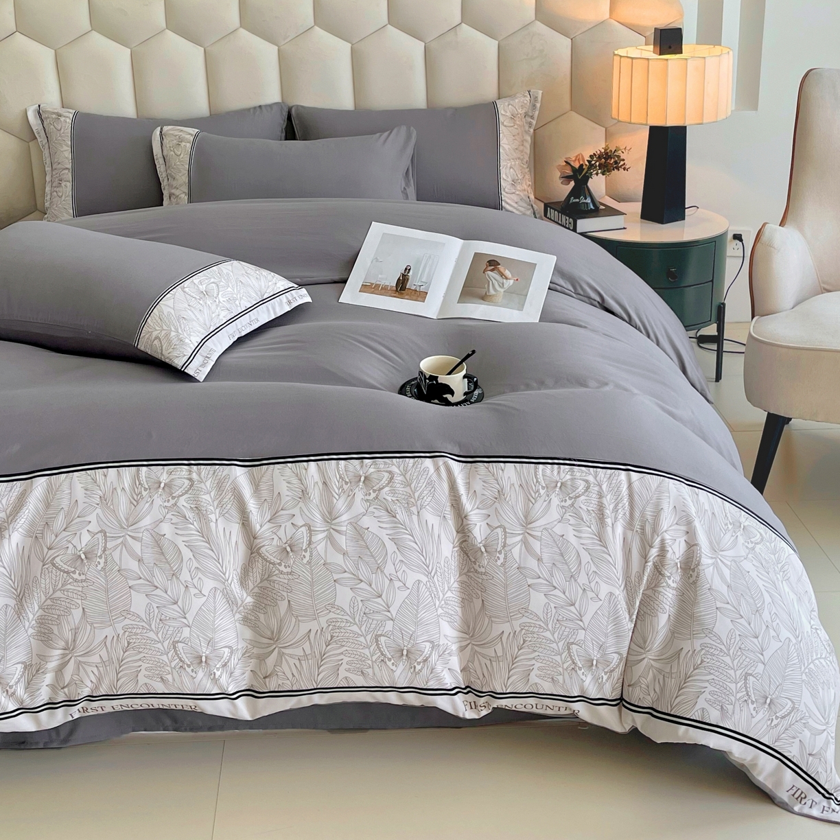 91家纺网 家纺一手货源 找家纺 大麦乐田 2025新款法式轻奢碳素磨毛四件套-卡琳娜系列 卡琳娜 绅士灰