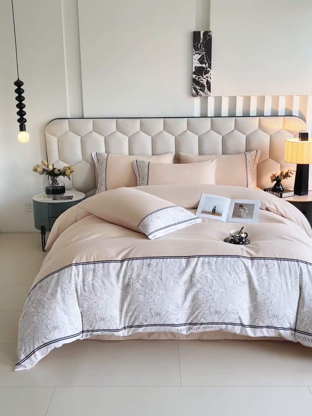 91家纺网 家纺一手货源 找家纺 大麦乐田 2025新款法式轻奢碳素磨毛四件套-卡琳娜系列 卡琳娜 小熊咖