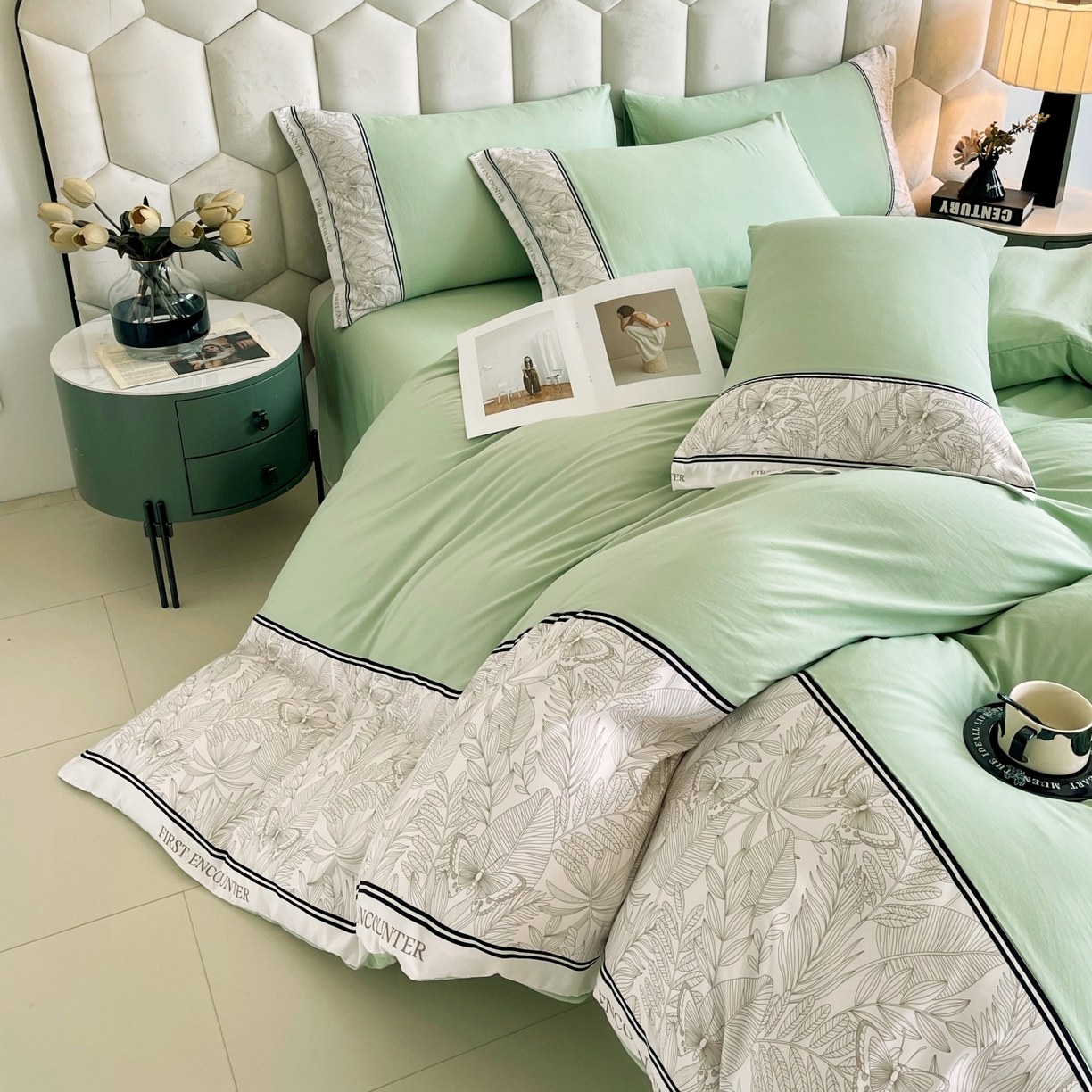 91家纺网 家纺一手货源 找家纺 大麦乐田 2025新款法式轻奢碳素磨毛四件套-卡琳娜系列 卡琳娜 奶茶绿