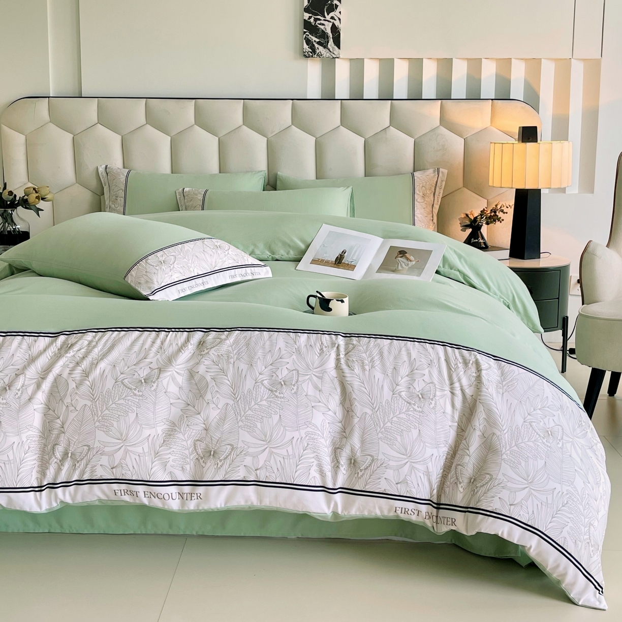 91家纺网 家纺一手货源 找家纺 大麦乐田 2025新款法式轻奢碳素磨毛四件套-卡琳娜系列 卡琳娜 奶茶绿