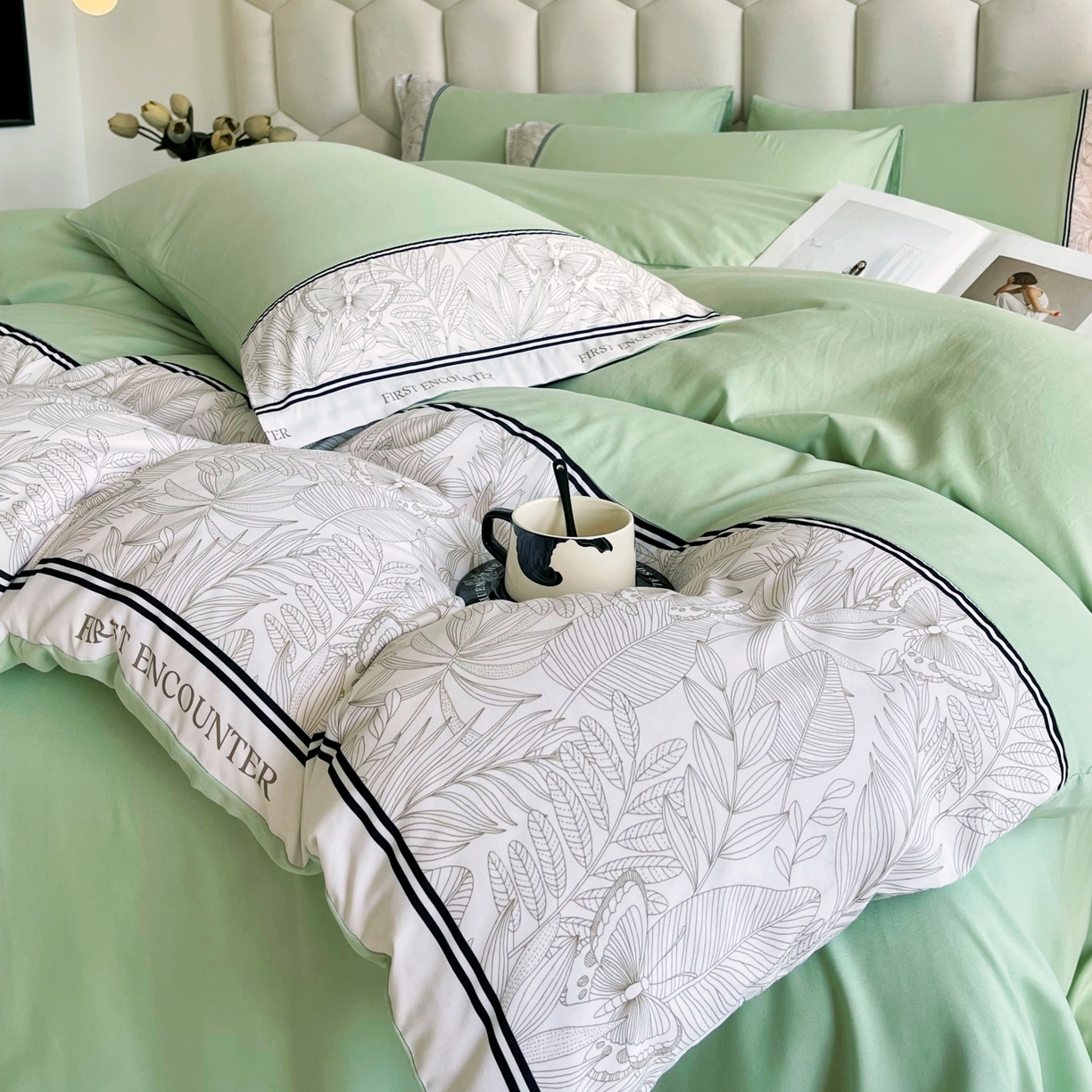 91家纺网 家纺一手货源 找家纺 大麦乐田 2025新款法式轻奢碳素磨毛四件套-卡琳娜系列 卡琳娜 奶茶绿