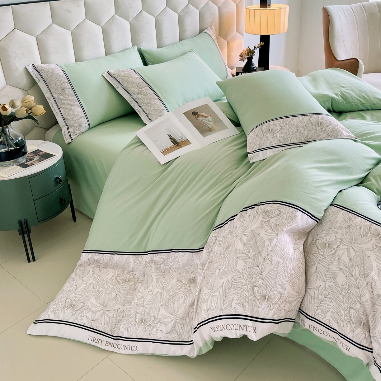 91家纺网 家纺一手货源 找家纺 大麦乐田 2025新款法式轻奢碳素磨毛四件套-卡琳娜系列 卡琳娜 奶茶绿