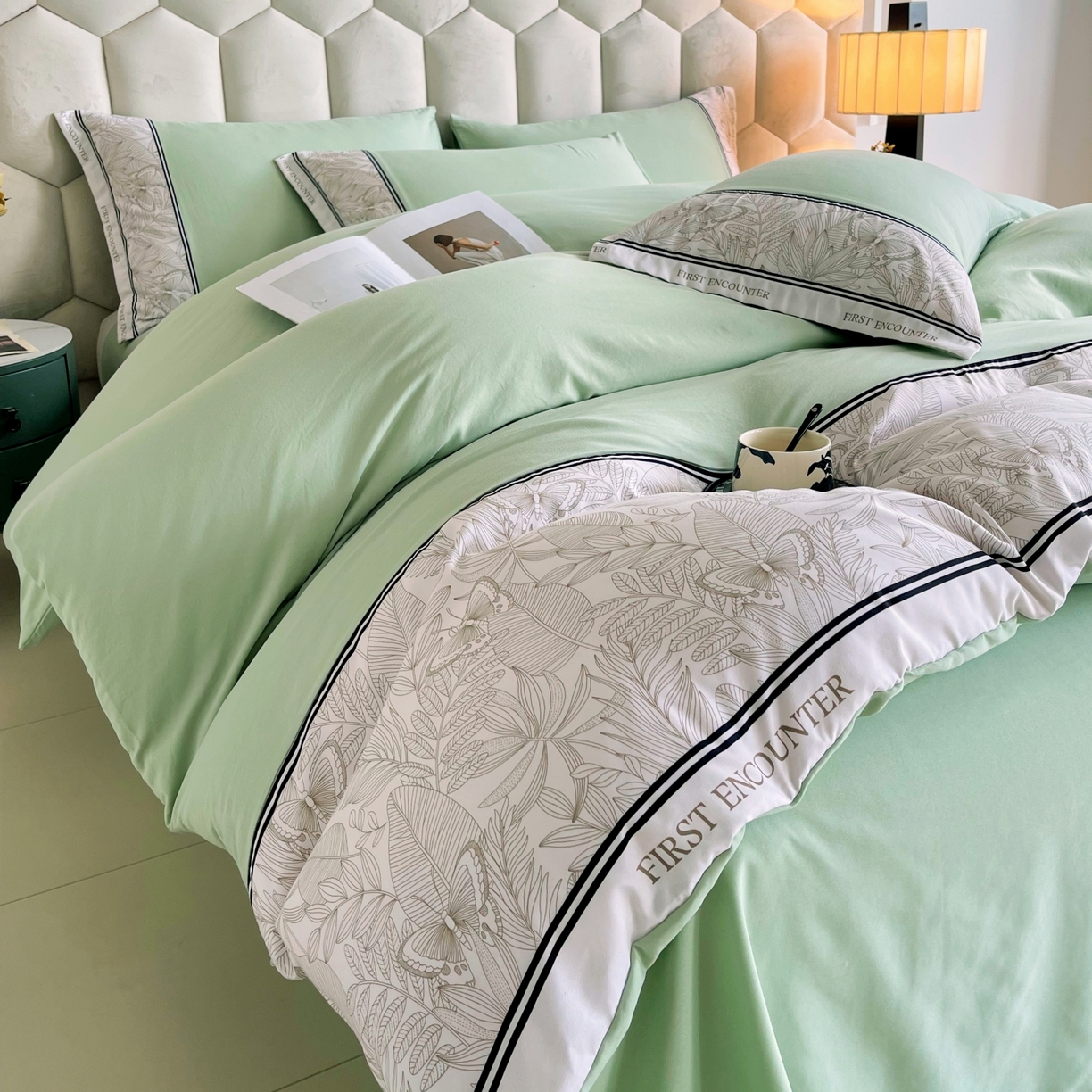 91家纺网 家纺一手货源 找家纺 大麦乐田 2025新款法式轻奢碳素磨毛四件套-卡琳娜系列 卡琳娜 奶茶绿