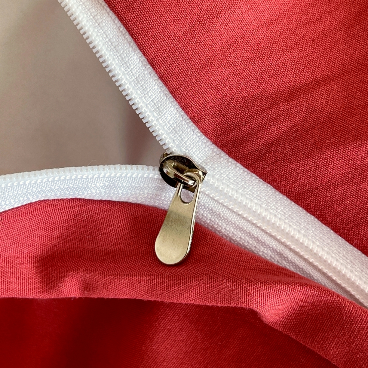 91家纺网 家纺一手货源 找家纺 大麦乐田 2025新款四季亲肤磨毛立体花刺绣工艺款四件套-花香蝶舞 花香蝶舞-大红