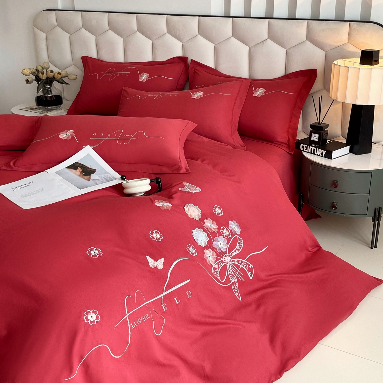 91家纺网 家纺一手货源 找家纺 大麦乐田 2025新款四季亲肤磨毛立体花刺绣工艺款四件套-花香蝶舞 花香蝶舞-大红