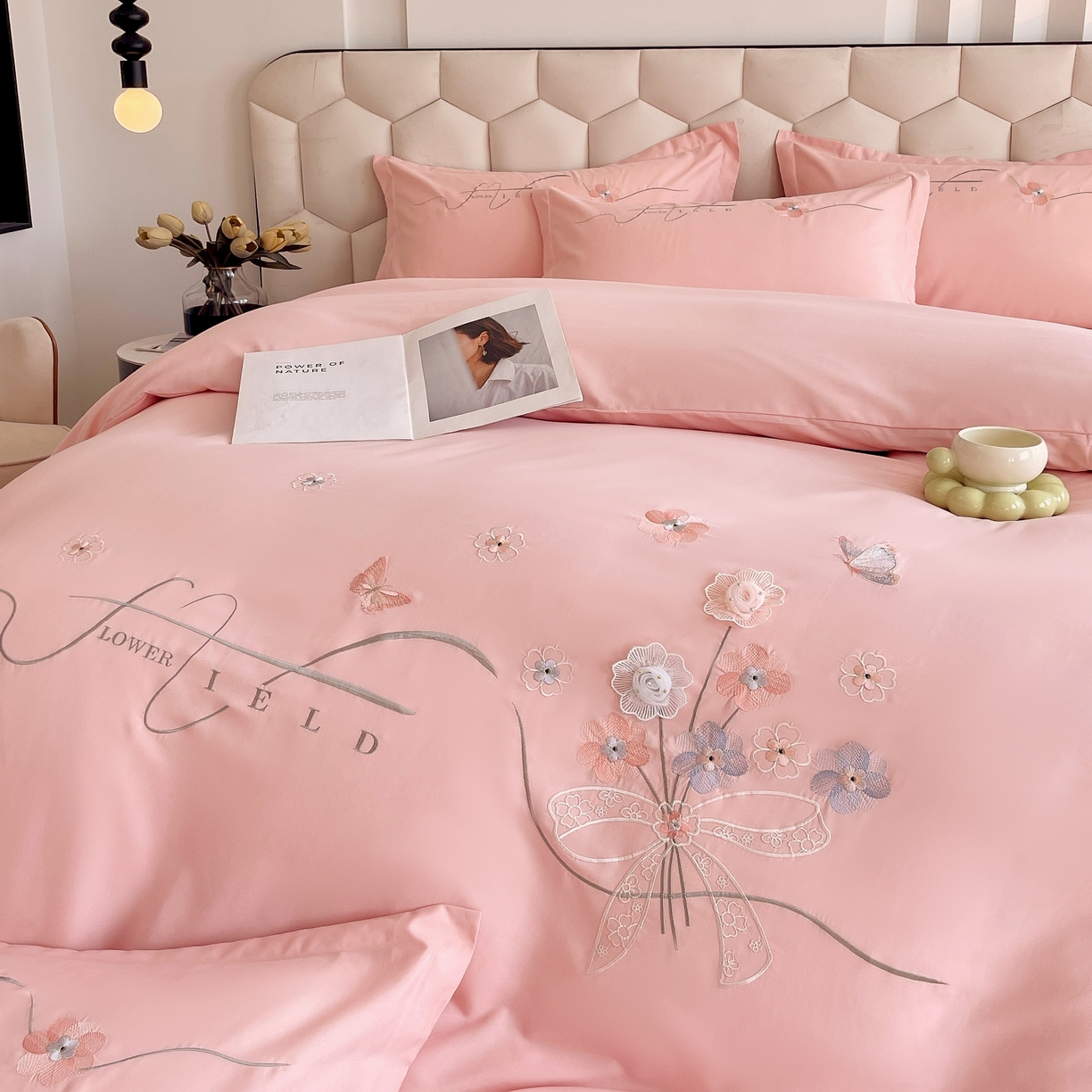 91家纺网 家纺一手货源 找家纺 （总）大麦乐田 2025新款四季亲肤磨毛立体花刺绣工艺款四件套-花香蝶舞