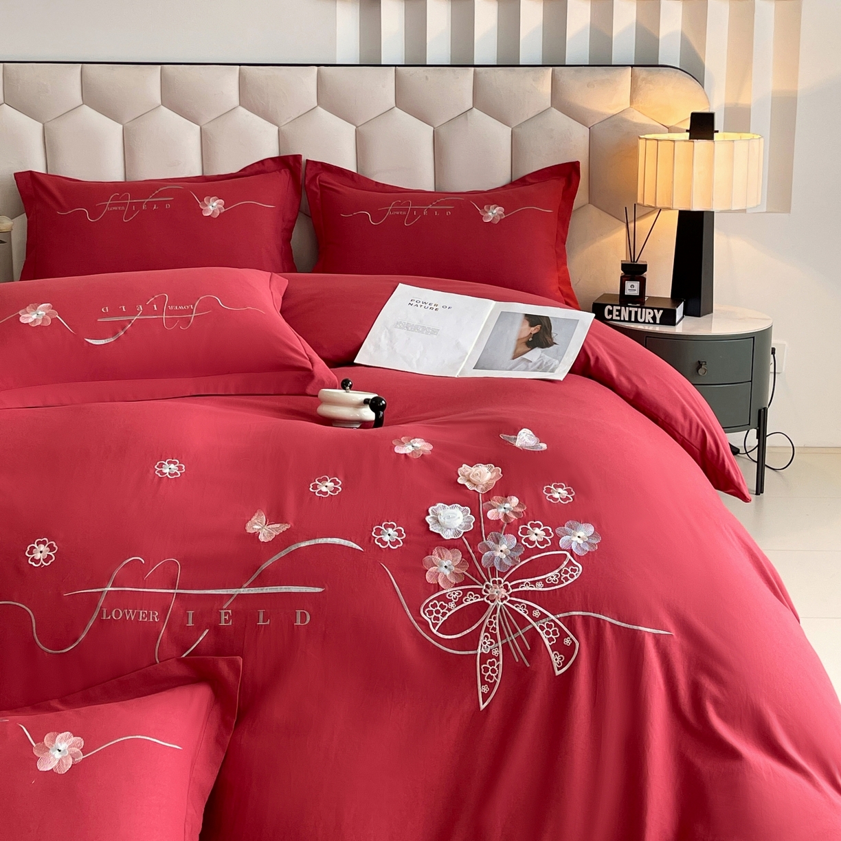 91家纺网 家纺一手货源 找家纺 大麦乐田 2025新款四季亲肤磨毛立体花刺绣工艺款四件套-花香蝶舞 花香蝶舞-大红