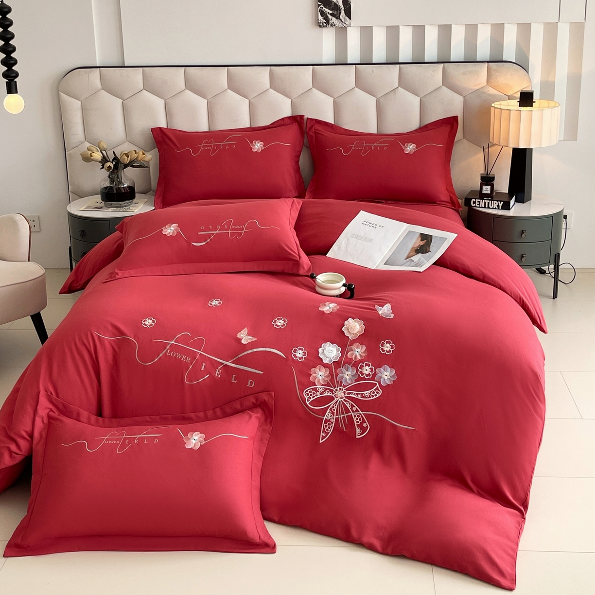 91家纺网 家纺一手货源 找家纺 大麦乐田 2025新款四季亲肤磨毛立体花刺绣工艺款四件套-花香蝶舞 花香蝶舞-大红