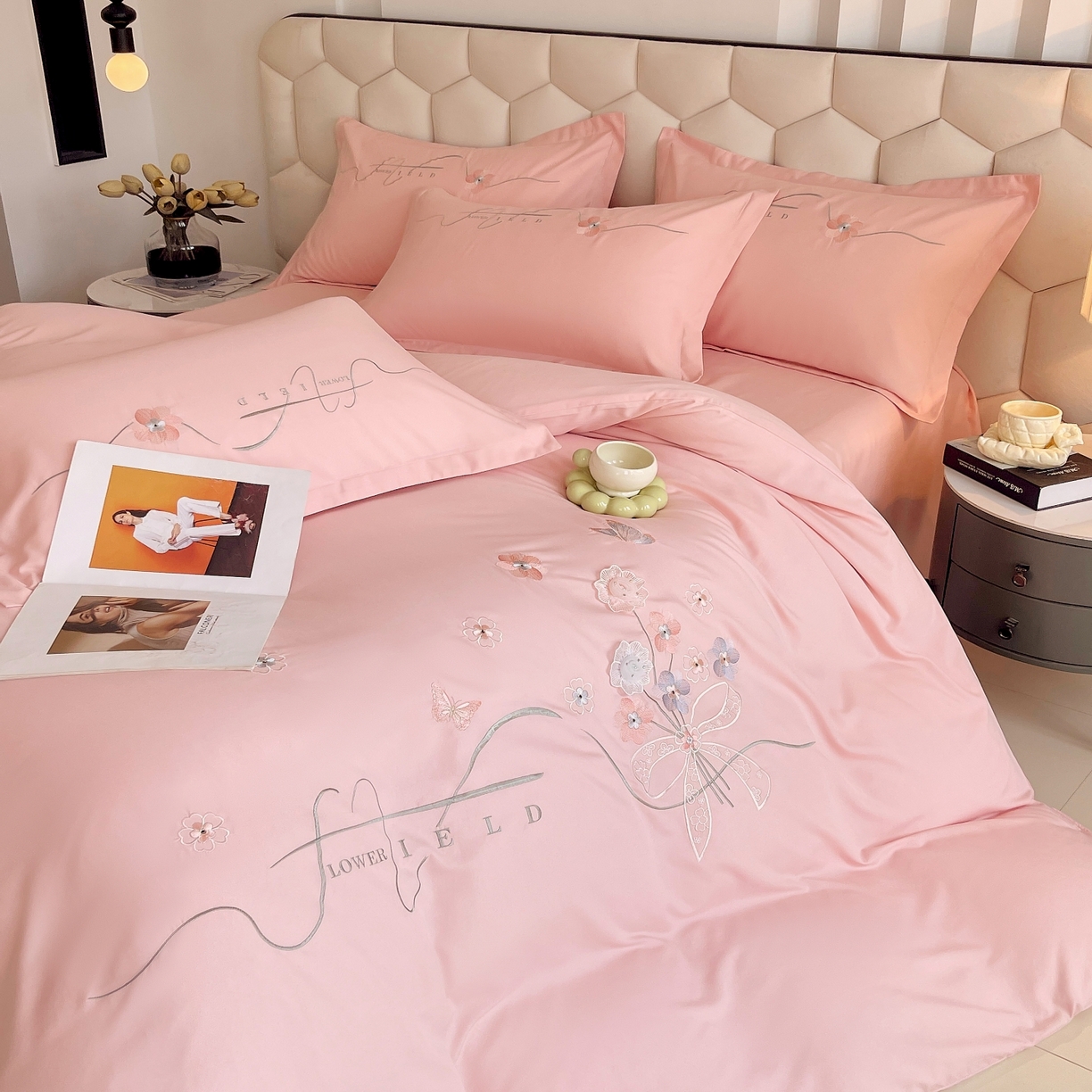 91家纺网 家纺一手货源 找家纺 （总）大麦乐田 2025新款四季亲肤磨毛立体花刺绣工艺款四件套-花香蝶舞