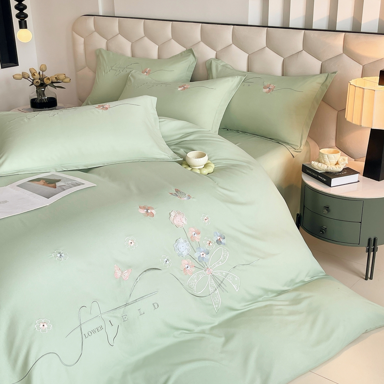 91家纺网 家纺一手货源 找家纺 大麦乐田 2025新款四季亲肤磨毛立体花刺绣工艺款四件套-花香蝶舞 花香蝶舞-奶茶绿