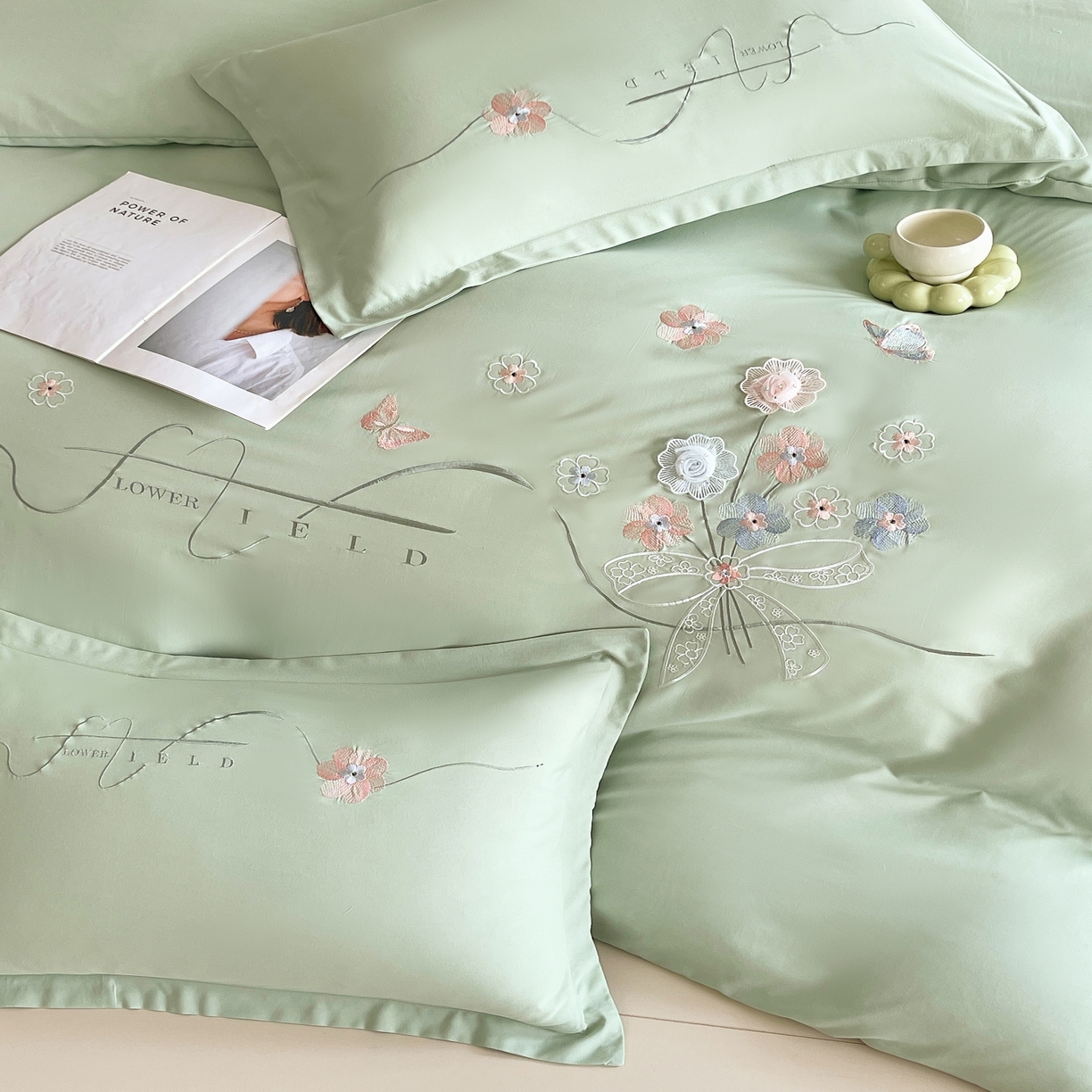 91家纺网 家纺一手货源 找家纺 大麦乐田 2025新款四季亲肤磨毛立体花刺绣工艺款四件套-花香蝶舞 花香蝶舞-奶茶绿