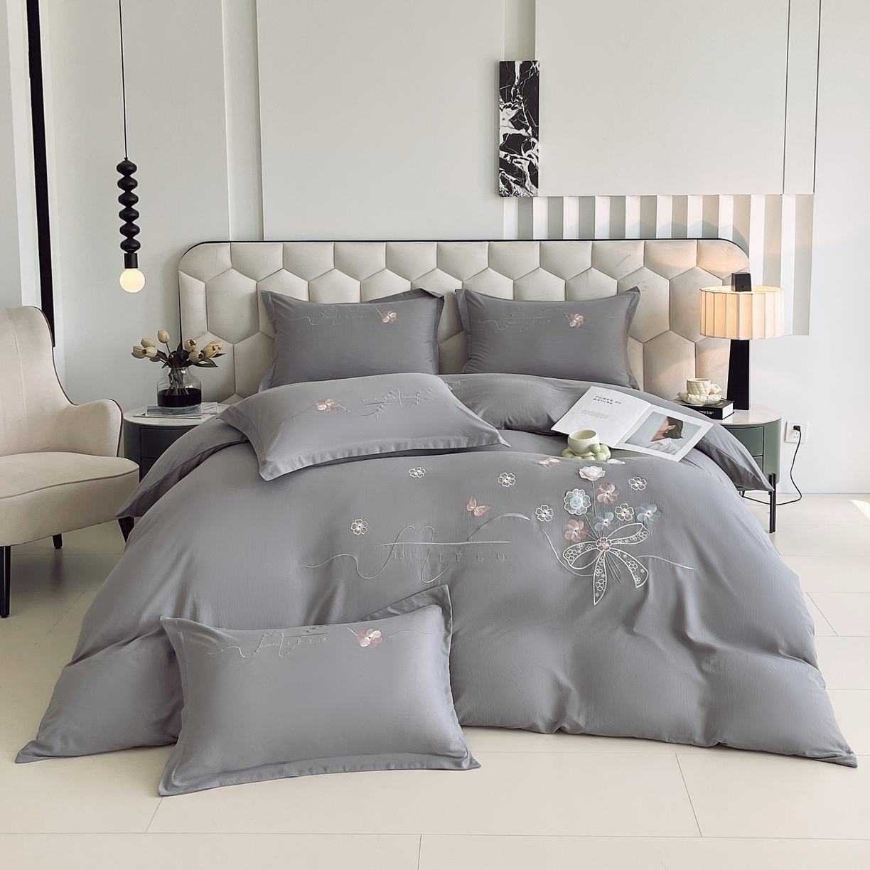 91家纺网 家纺一手货源 找家纺 大麦乐田 2025新款四季亲肤磨毛立体花刺绣工艺款四件套-花香蝶舞 花香蝶舞-绅士灰