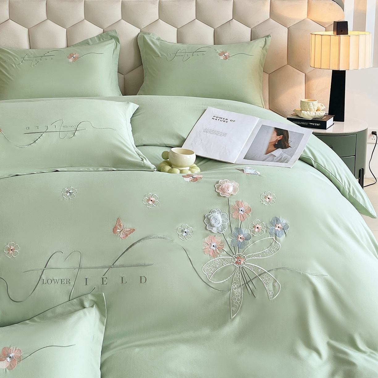 91家纺网 家纺一手货源 找家纺 大麦乐田 2025新款四季亲肤磨毛立体花刺绣工艺款四件套-花香蝶舞 花香蝶舞-奶茶绿