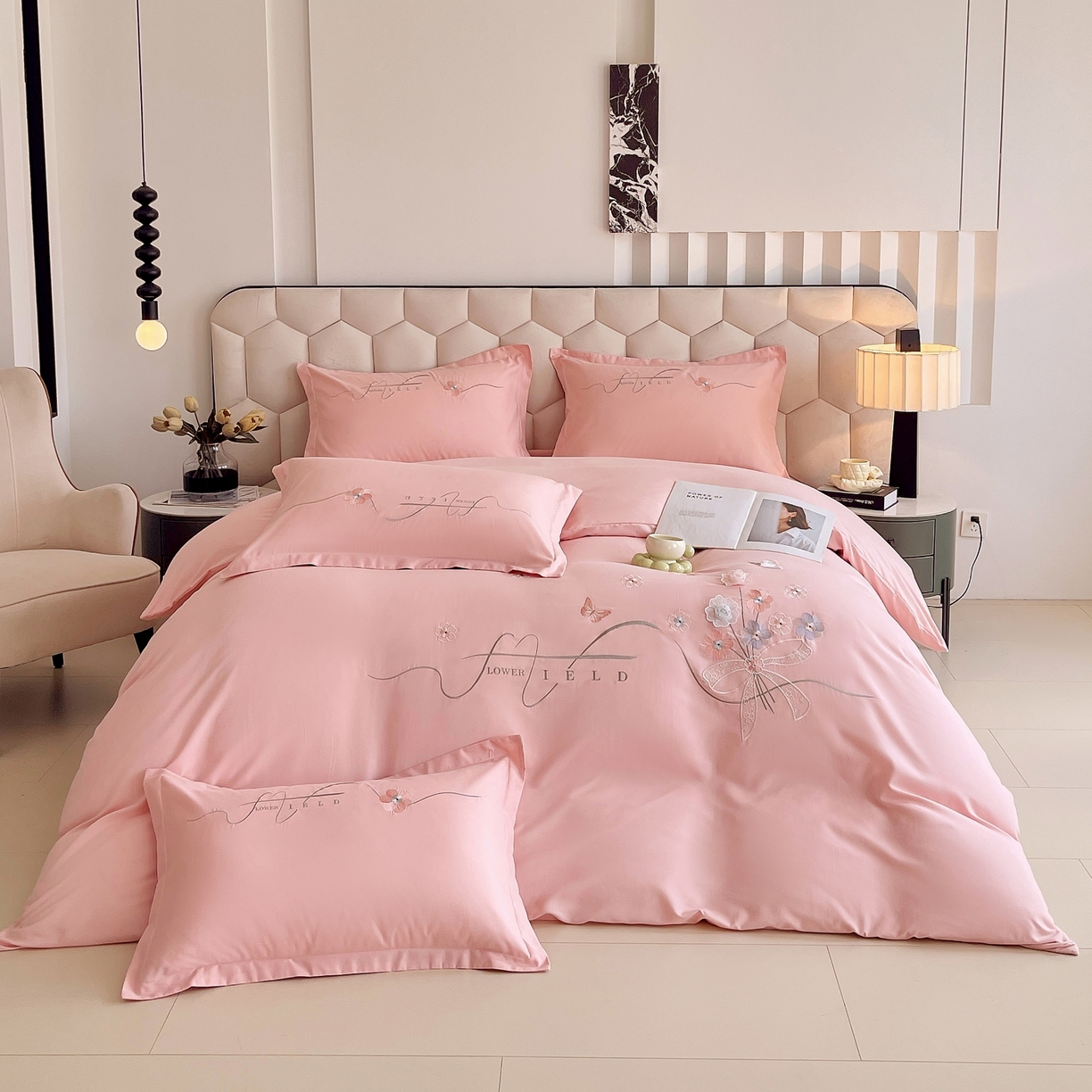 91家纺网 家纺一手货源 找家纺 大麦乐田 2025新款四季亲肤磨毛立体花刺绣工艺款四件套-花香蝶舞 花香蝶舞-香粉玉