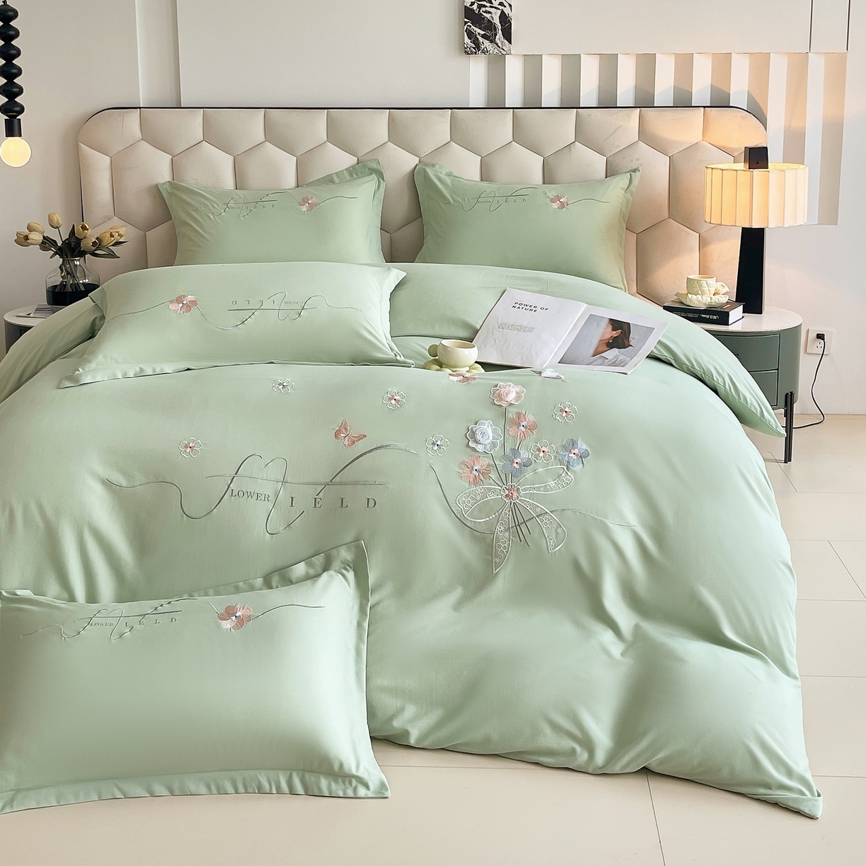 91家纺网 家纺一手货源 找家纺 大麦乐田 2025新款四季亲肤磨毛立体花刺绣工艺款四件套-花香蝶舞 花香蝶舞-奶茶绿