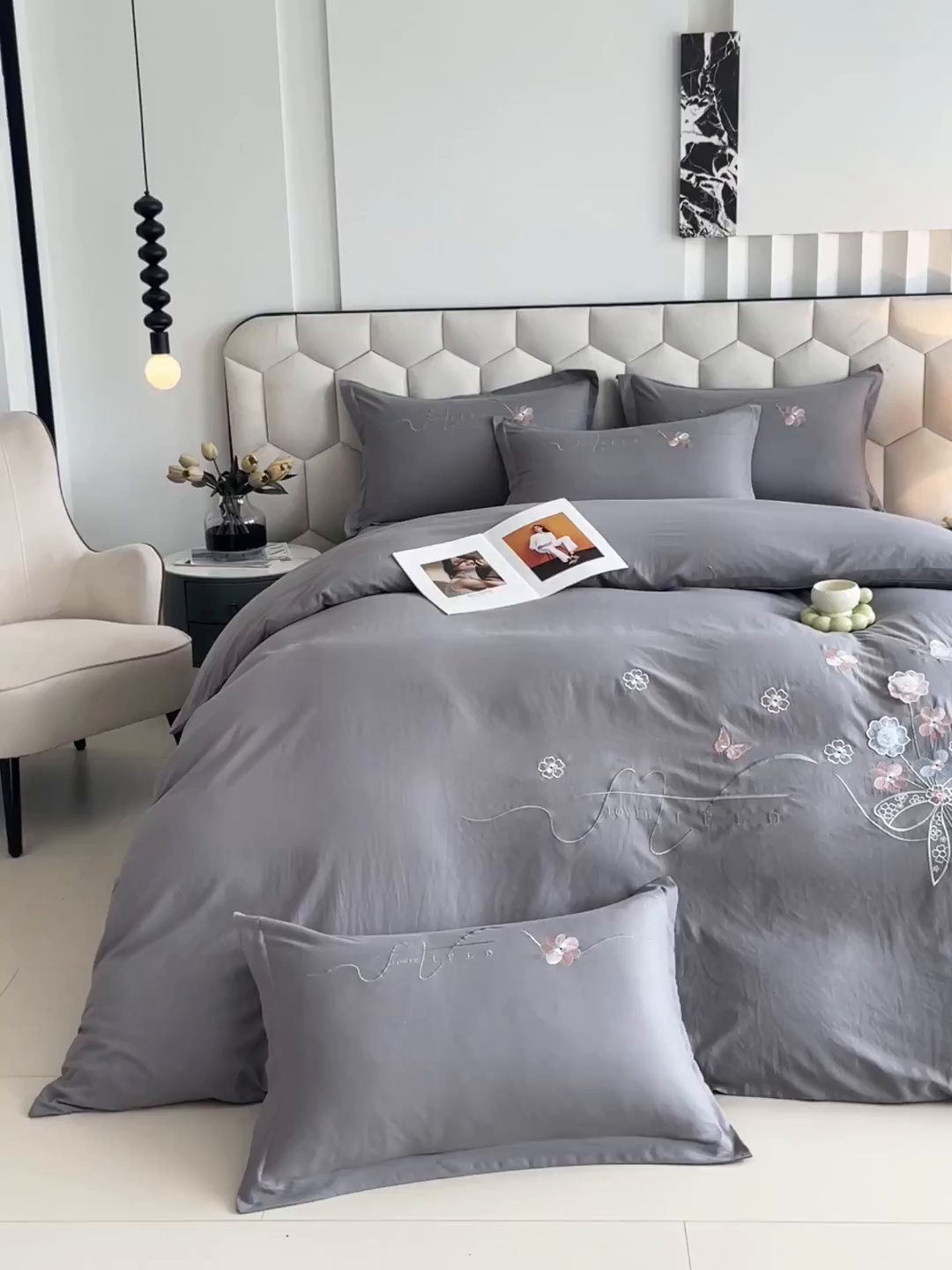 91家纺网 家纺一手货源 找家纺 大麦乐田 2025新款四季亲肤磨毛立体花刺绣工艺款四件套-花香蝶舞 花香蝶舞-绅士灰