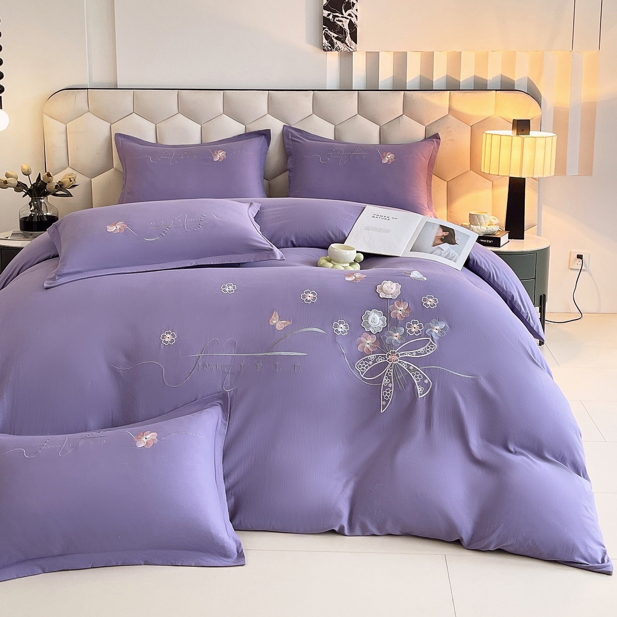 91家纺网 家纺一手货源 找家纺 大麦乐田 2025新款四季亲肤磨毛立体花刺绣工艺款四件套-花香蝶舞 花香蝶舞-梦幻紫