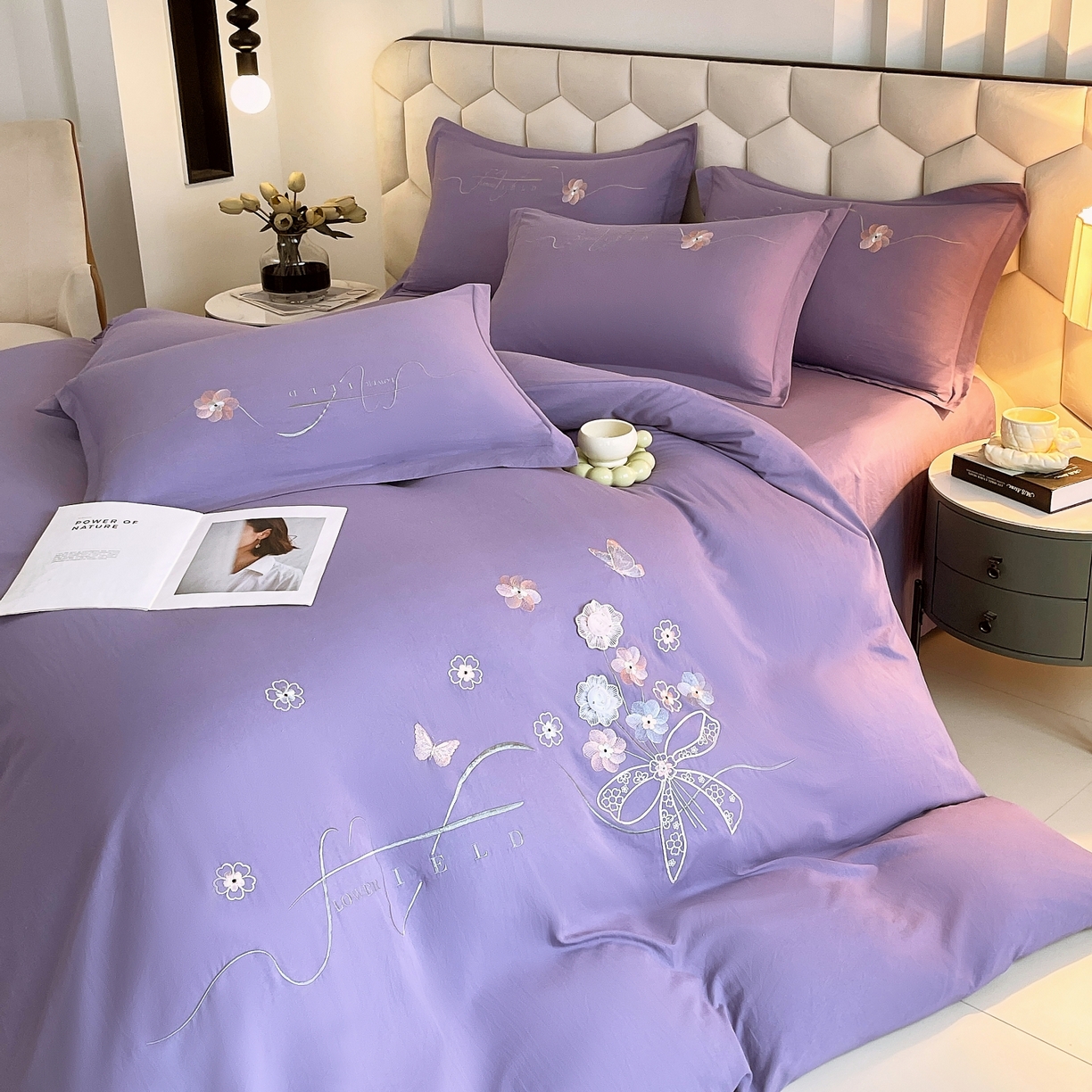 91家纺网 家纺一手货源 找家纺 大麦乐田 2025新款四季亲肤磨毛立体花刺绣工艺款四件套-花香蝶舞 花香蝶舞-梦幻紫