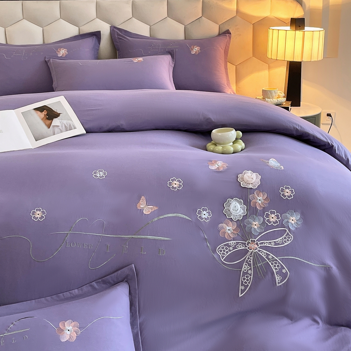 91家纺网 家纺一手货源 找家纺 大麦乐田 2025新款四季亲肤磨毛立体花刺绣工艺款四件套-花香蝶舞 花香蝶舞-梦幻紫