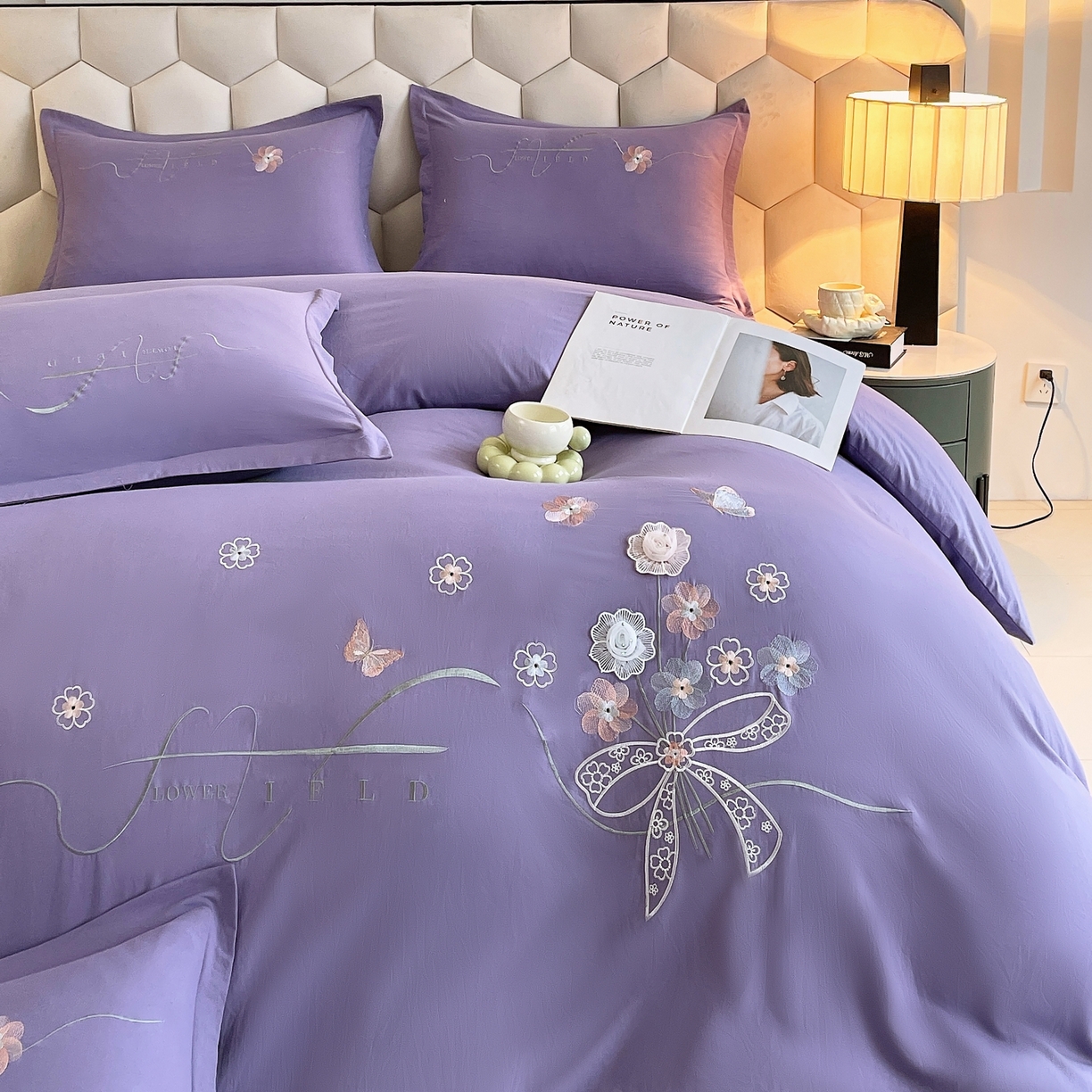 91家纺网 家纺一手货源 找家纺 大麦乐田 2025新款四季亲肤磨毛立体花刺绣工艺款四件套-花香蝶舞 花香蝶舞-梦幻紫
