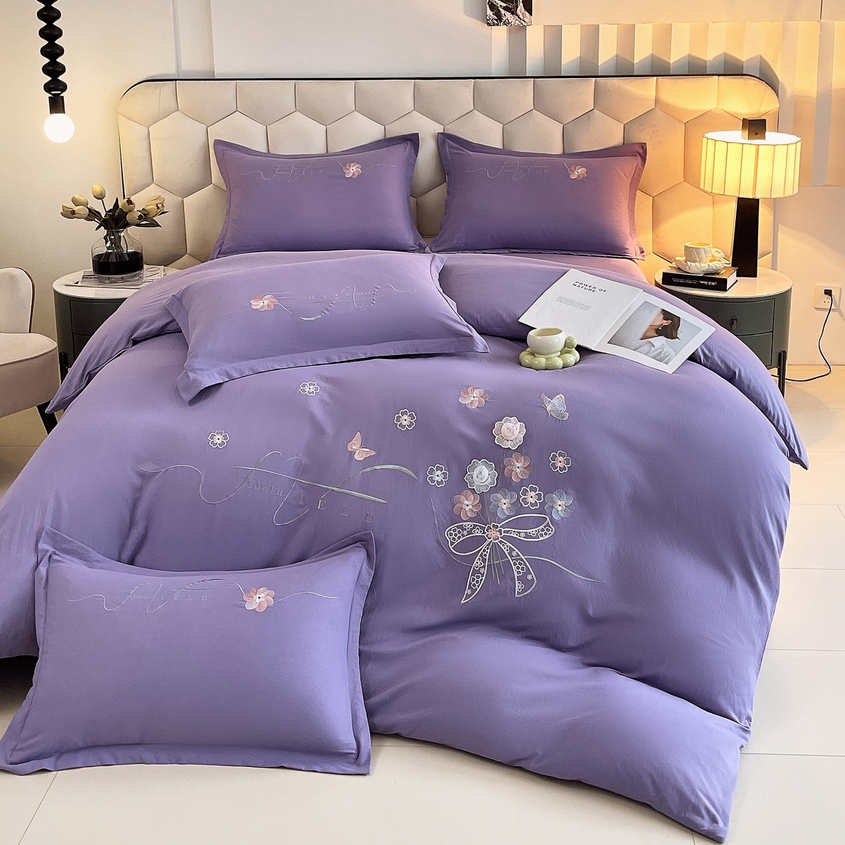 91家纺网 家纺一手货源 找家纺 大麦乐田 2025新款四季亲肤磨毛立体花刺绣工艺款四件套-花香蝶舞 花香蝶舞-梦幻紫