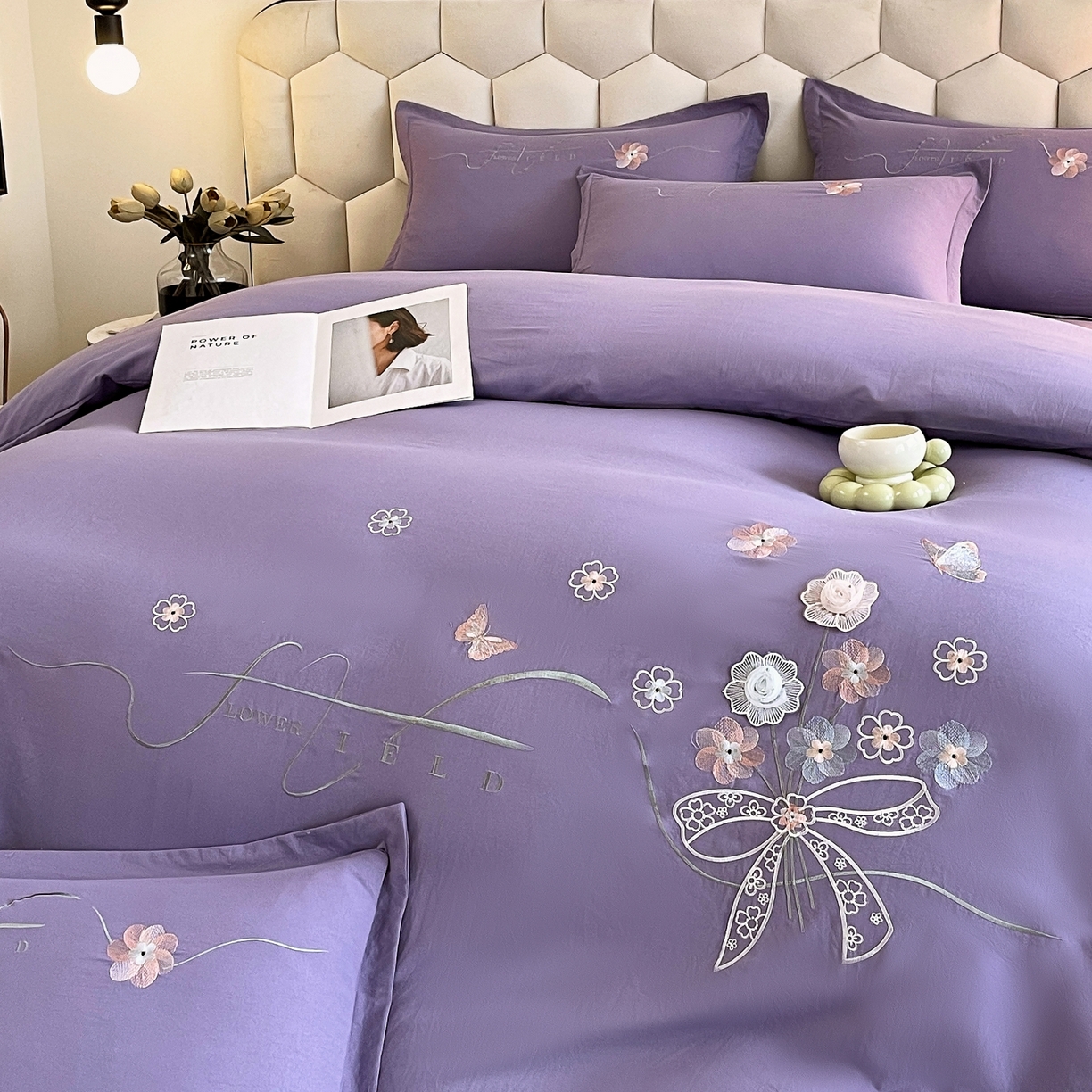 91家纺网 家纺一手货源 找家纺 大麦乐田 2025新款四季亲肤磨毛立体花刺绣工艺款四件套-花香蝶舞 花香蝶舞-梦幻紫