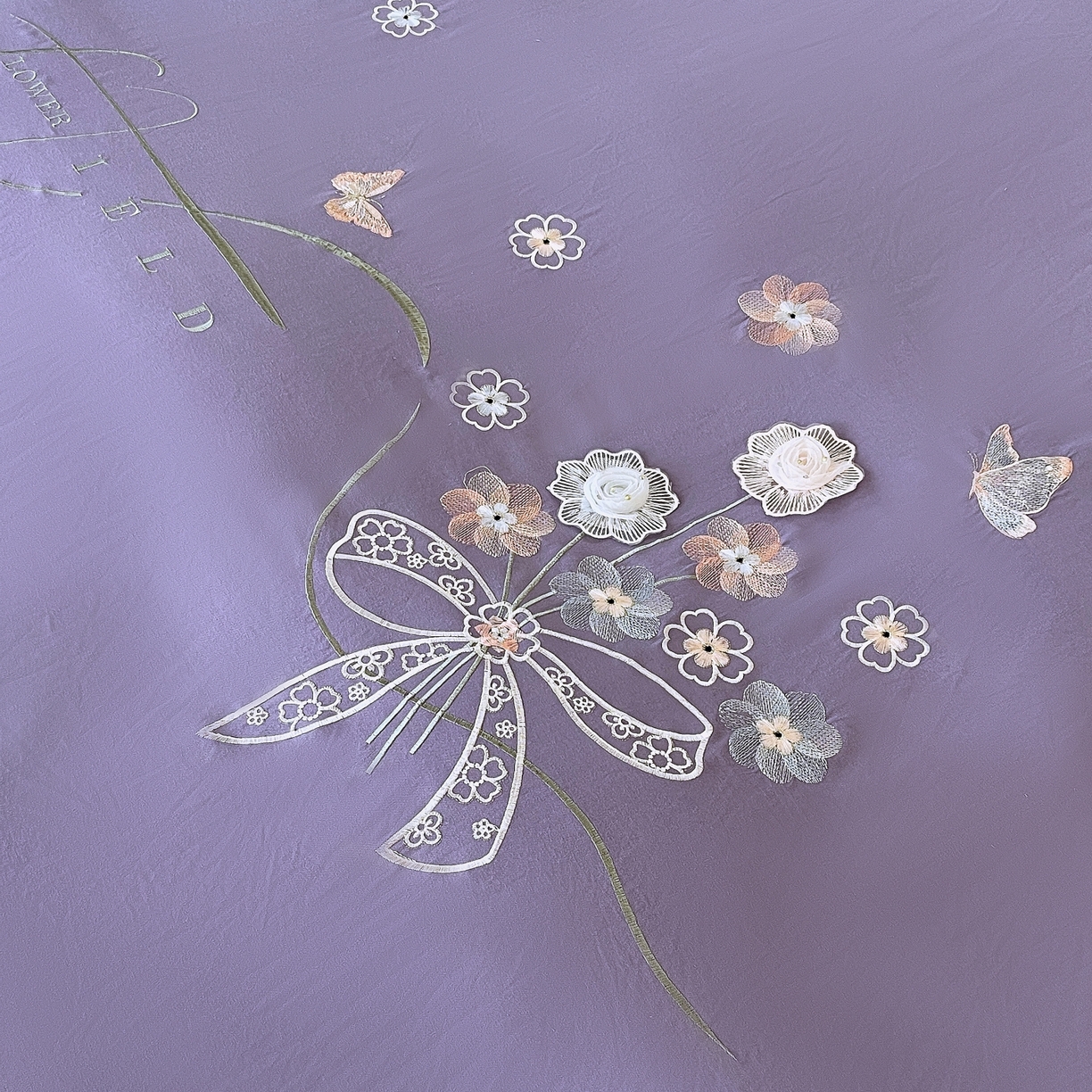 91家纺网 家纺一手货源 找家纺 大麦乐田 2025新款四季亲肤磨毛立体花刺绣工艺款四件套-花香蝶舞 花香蝶舞-梦幻紫