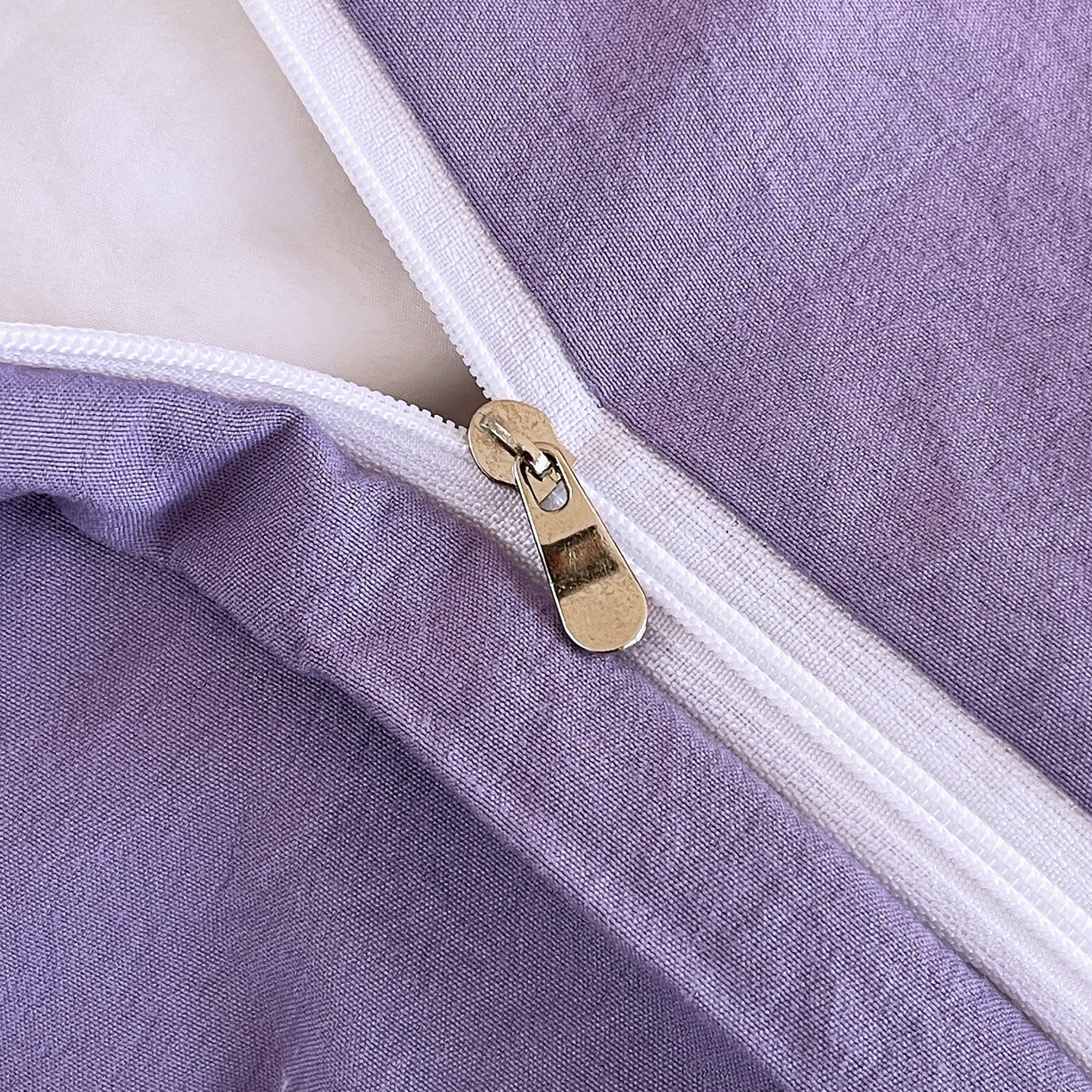 91家纺网 家纺一手货源 找家纺 大麦乐田 2025新款四季亲肤磨毛立体花刺绣工艺款四件套-花香蝶舞 花香蝶舞-梦幻紫