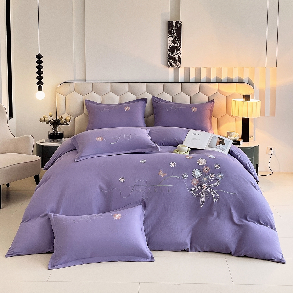 91家纺网 家纺一手货源 找家纺 大麦乐田 2025新款四季亲肤磨毛立体花刺绣工艺款四件套-花香蝶舞 花香蝶舞-梦幻紫