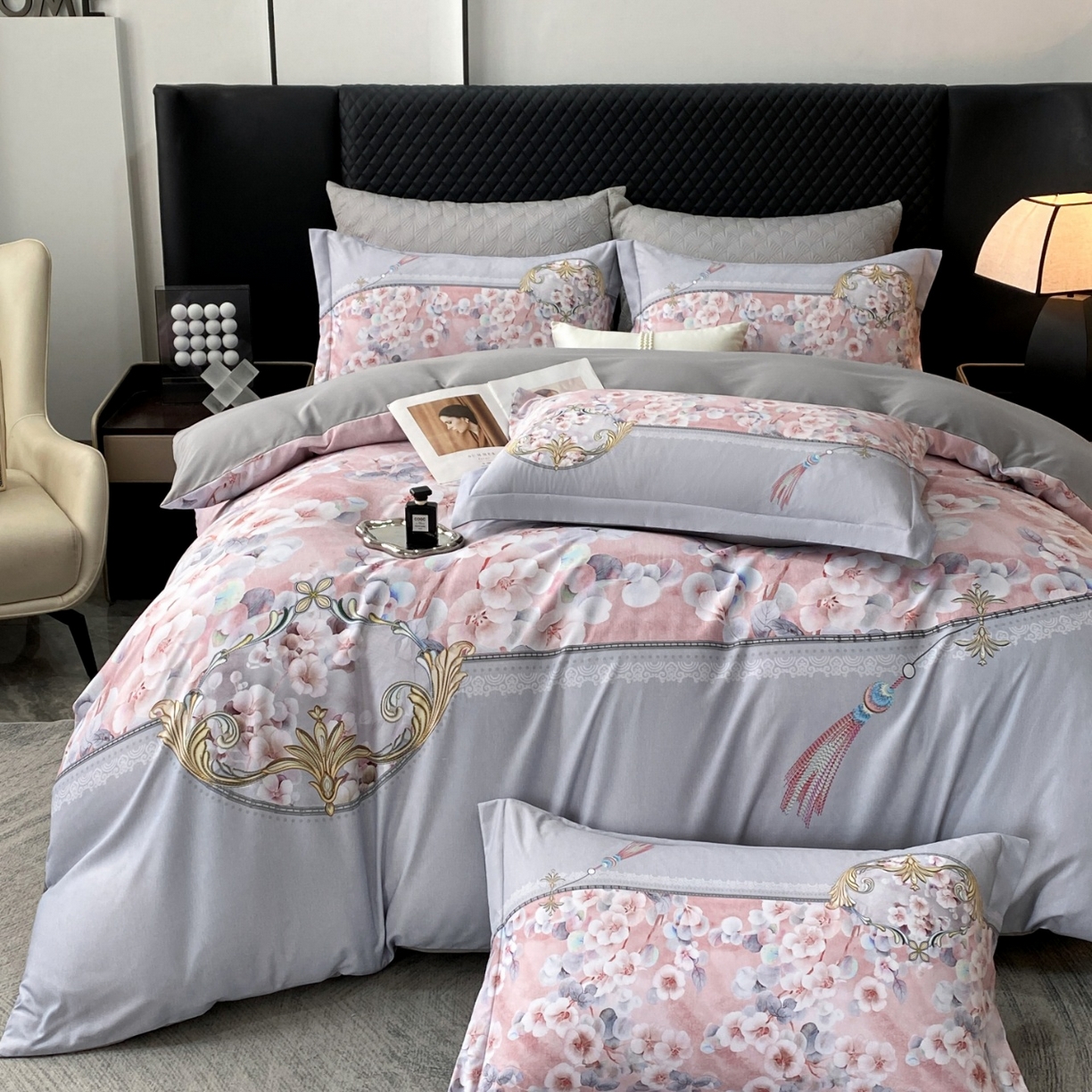 91家纺网 家纺一手货源 找家纺 大麦乐田 2025新款珍珠棉大版印花四件套 若芸-粉