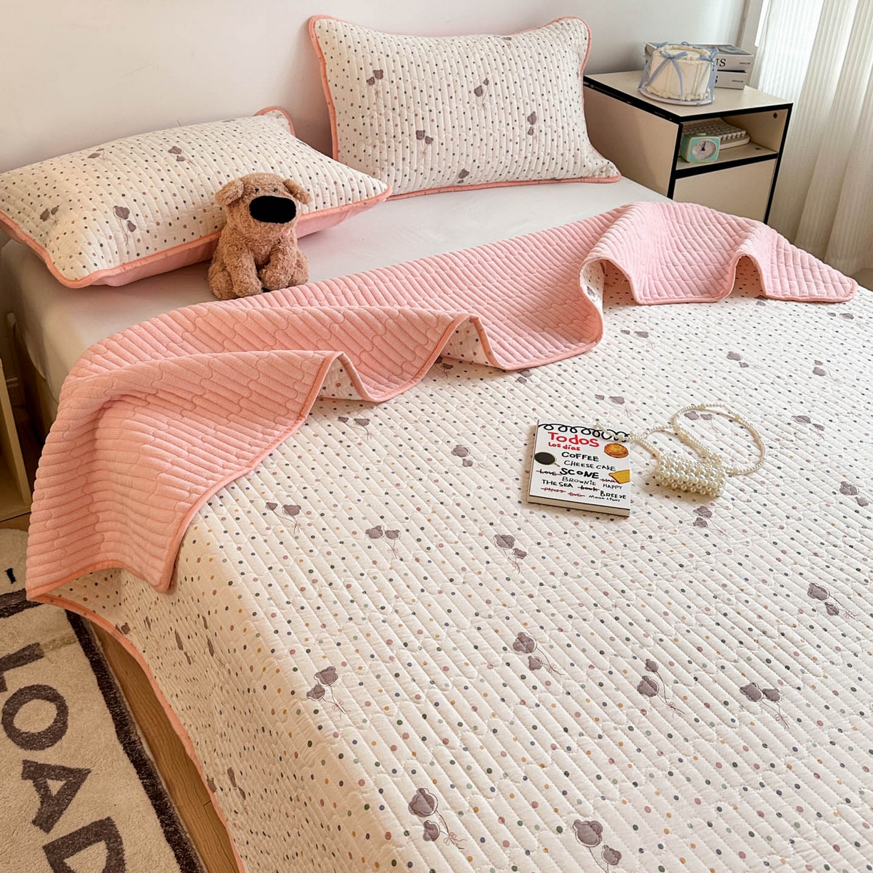 91家纺网 家纺一手货源 找家纺 金梦拉家纺 2025新款A类加厚棉绒牛奶绒床盖系列三件套 彩色波点